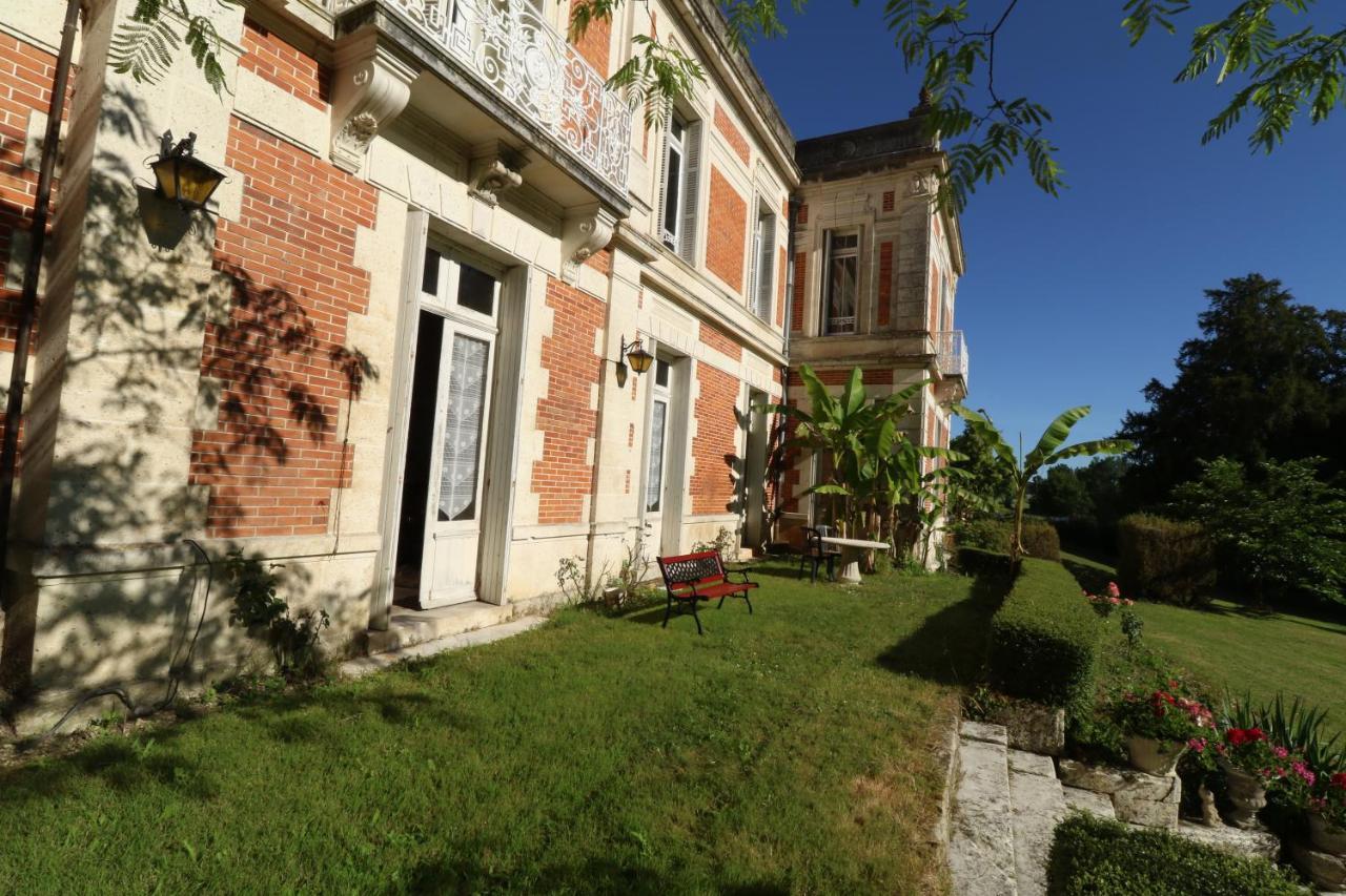 Domaine De Champ Rose Bed & Breakfast Saint-Laurent-de-Belzagot Exterior photo