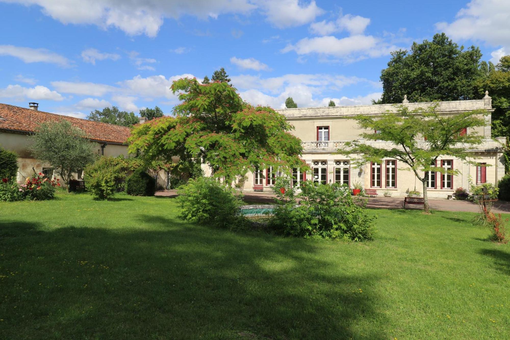 Domaine De Champ Rose Bed & Breakfast Saint-Laurent-de-Belzagot Exterior photo